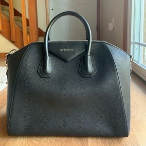 Givenchy Medium Antigona Bag in grained black leather